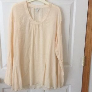 Never worn slight bell-sleeved 100% cotton gauze top.